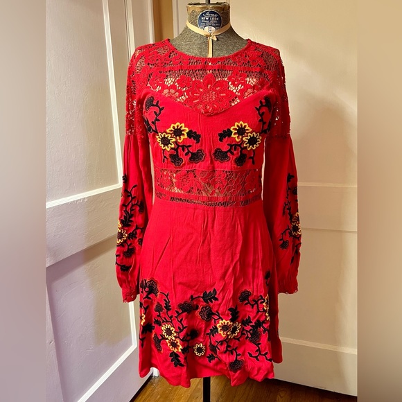 🌹🌸For Love & Lemons Red Lace Floral Embroidered Mini Dress Size S🌸🌹 - Picture 3 of 7